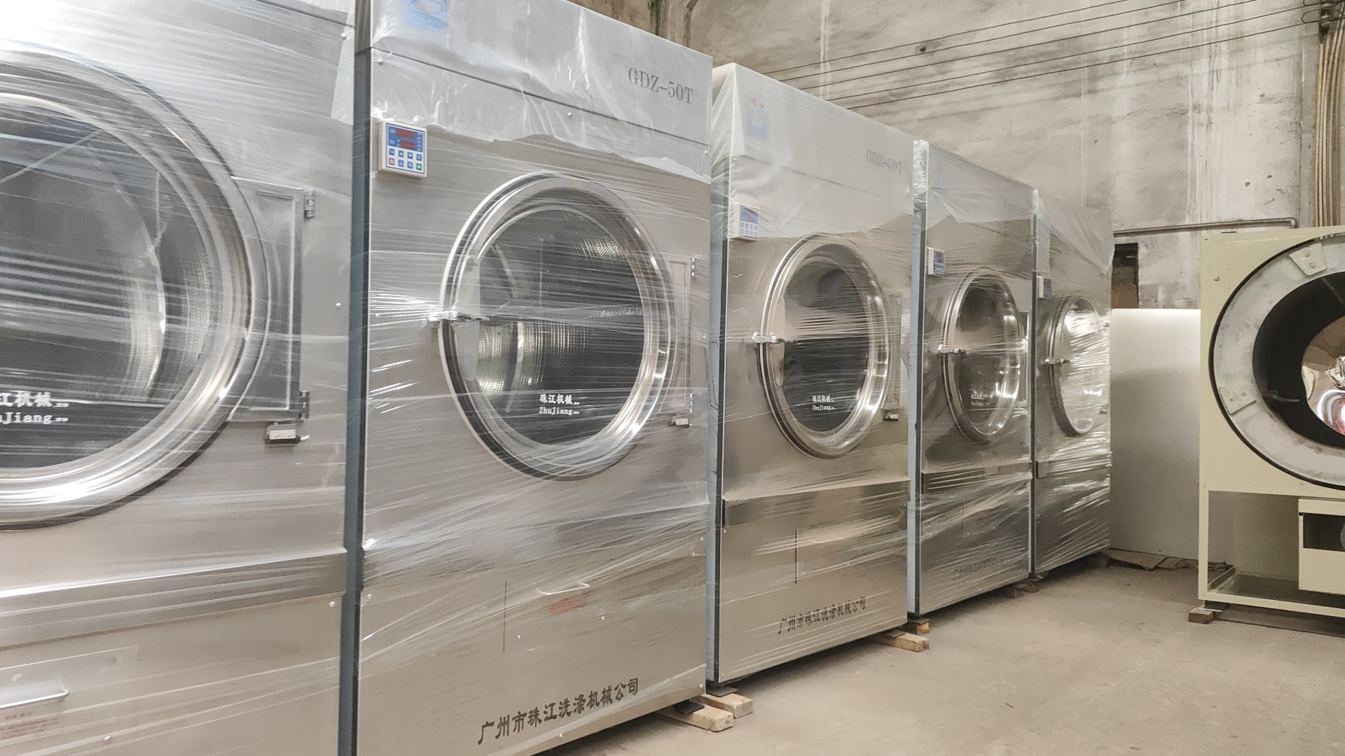 
私立学校和百强企业选择工业级洗衣机的共同标准：珠江洗涤如何获得信赖？
