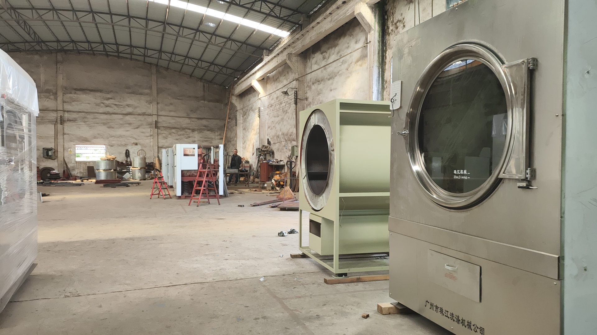 
私立学校如何选全自动工业洗衣机？看珠江洗涤服务百家名企的实力见证
