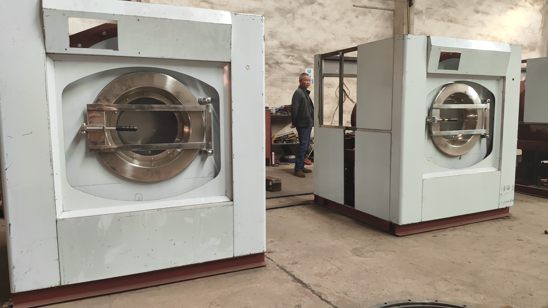 
从知名工厂到大型宾馆，为何都选择珠江工业自动洗衣机？30年品质铸就信赖
