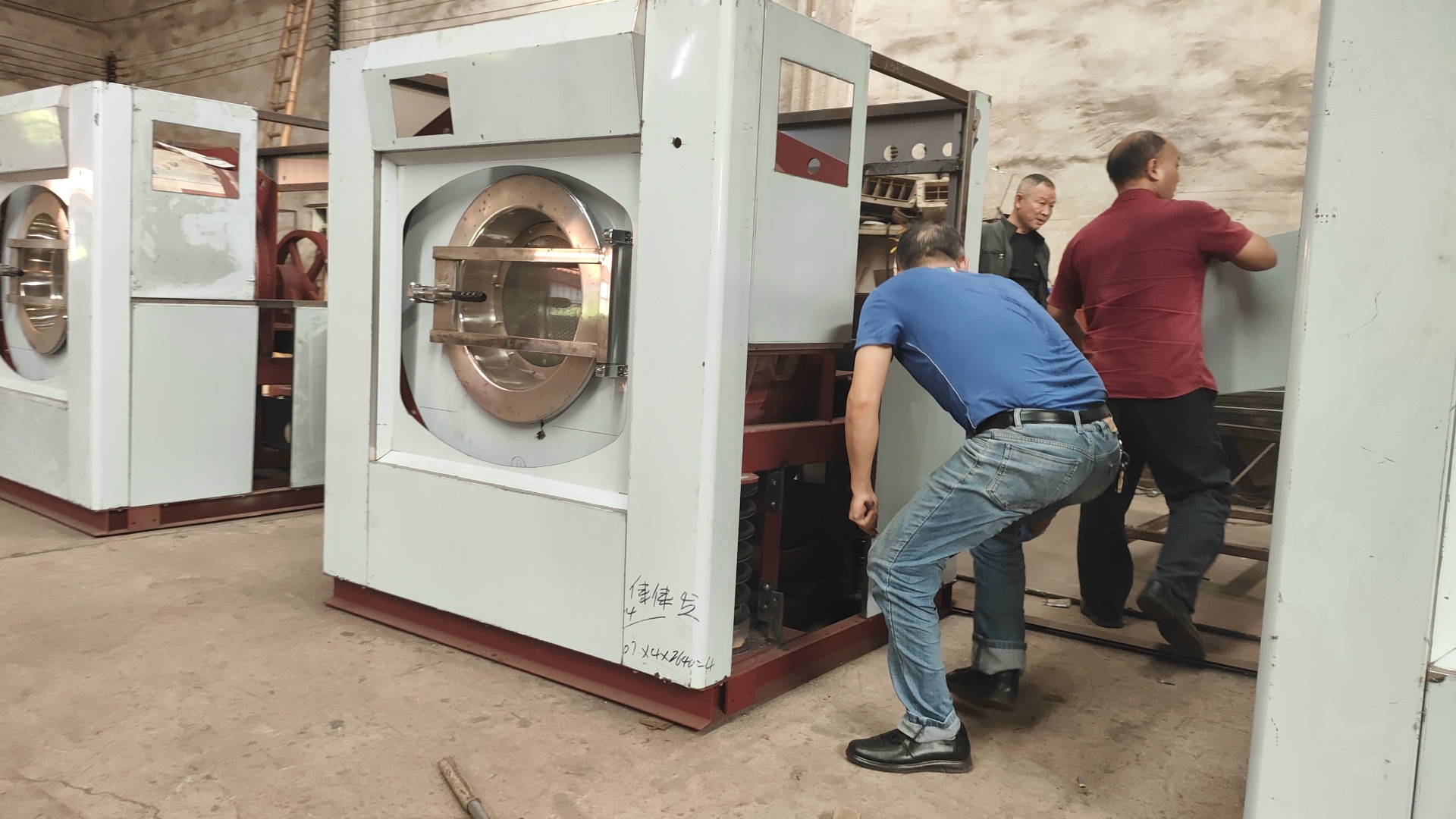 
知名企业为何选择珠江洗涤？工业洗衣机助力医院养老院高效洗涤方案
