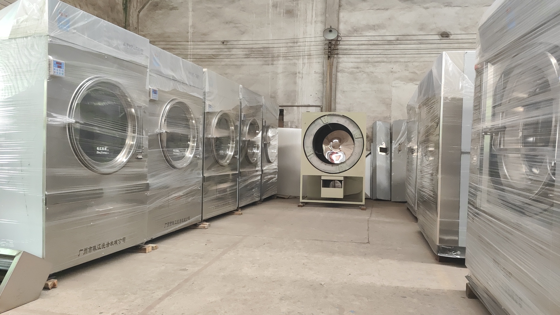 
三甲医院和诊所都在用的珠江工业大型洗衣机，隔离式洗脱机成制胜关键
